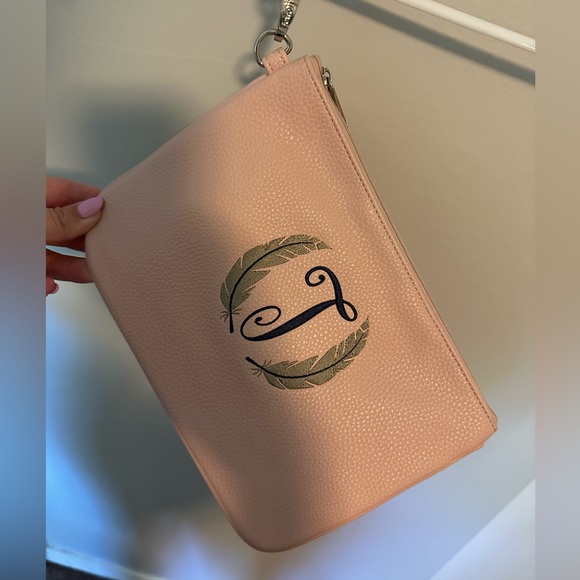 Thirty-One Jewell “T” Embroidered Clutch Wristlet - Picture 3 of 11